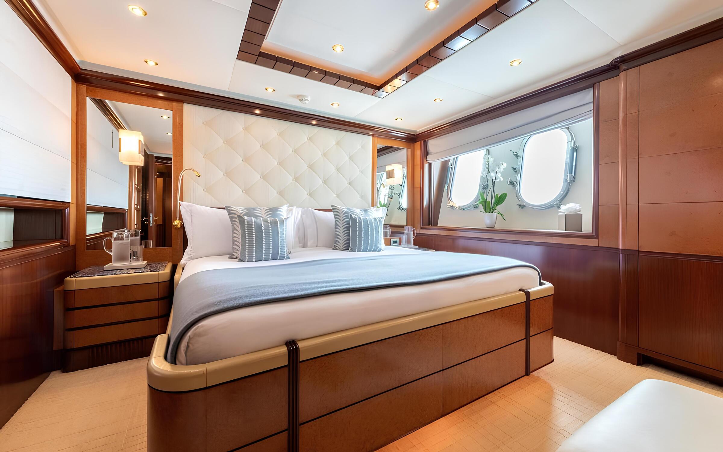 VIP-каюта/VIP cabin
