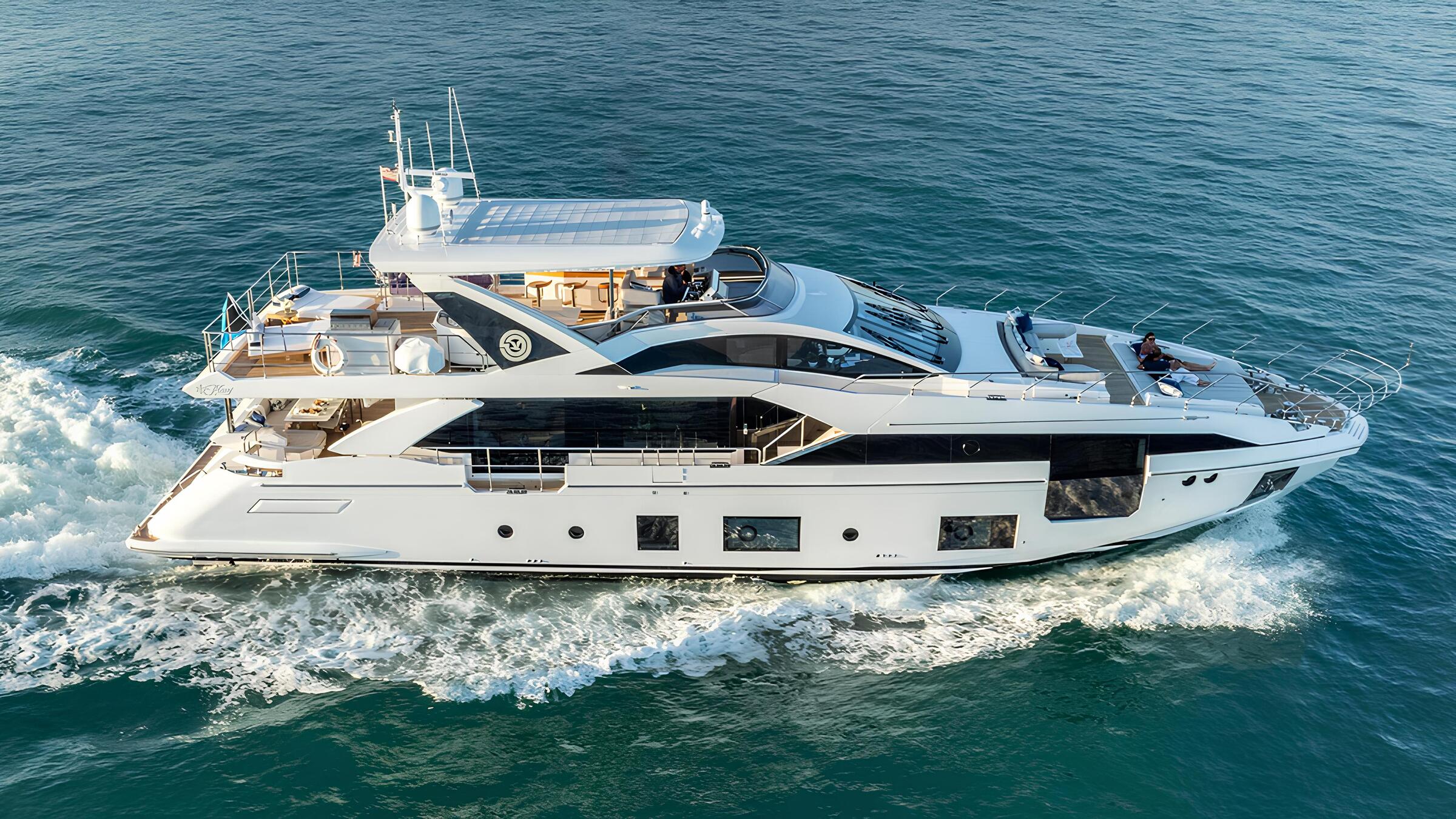 Экстерьер Azimut Grande 27M 2021 MY 4 PLAY/Exterior Azimut Grande 27M 2021 MY 4 PLAY