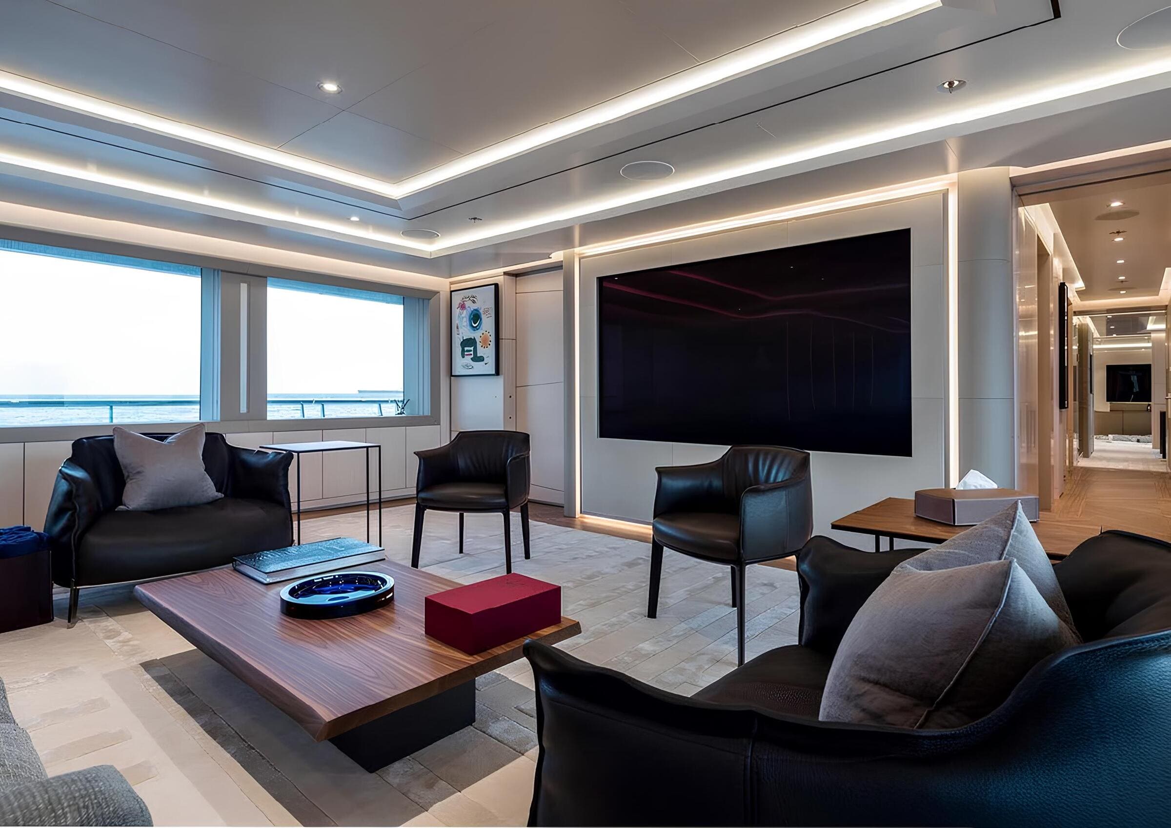 Зона отдыха в главном салоне/Main salon lounge area 