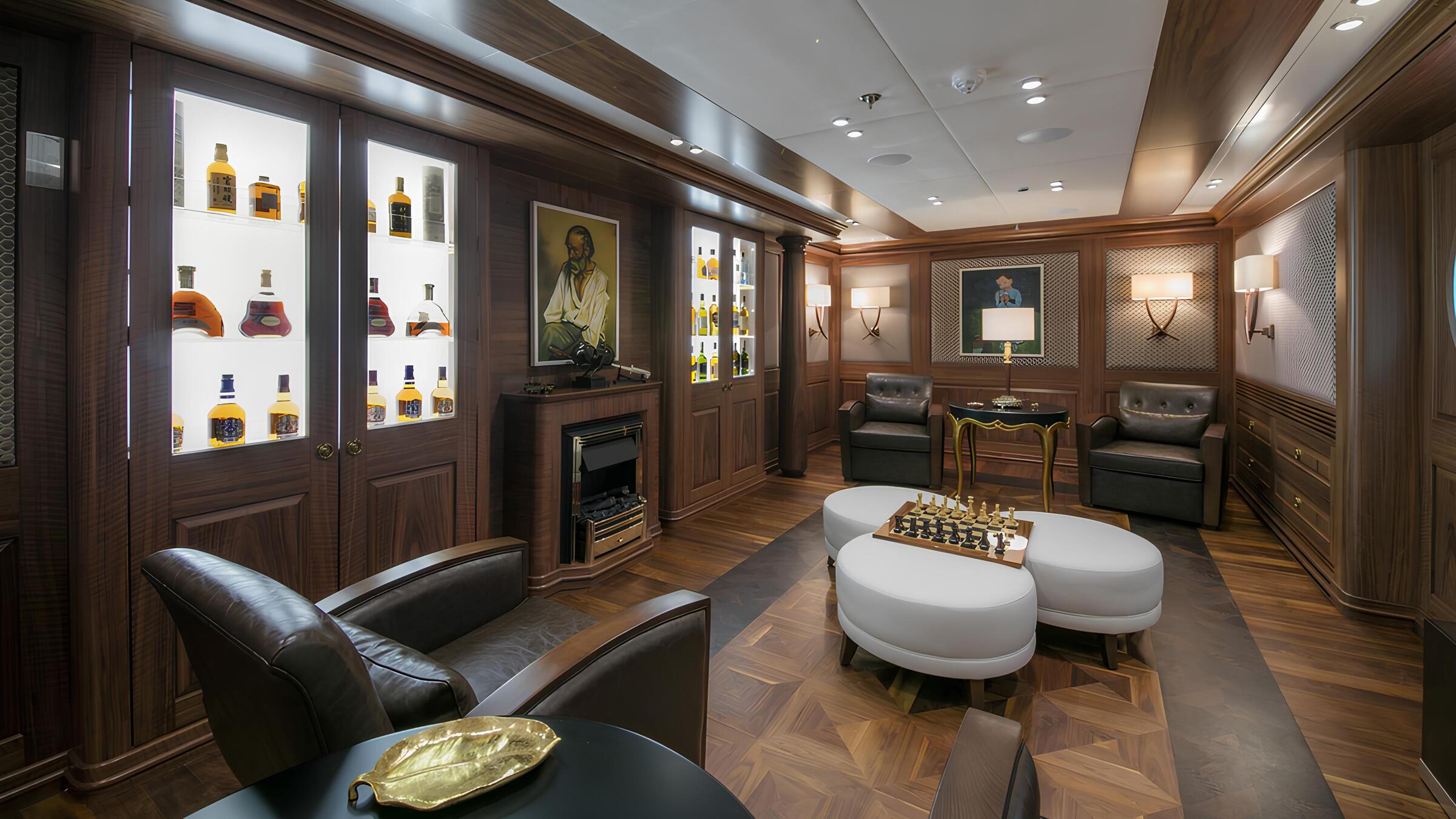 Кабинет в каюте владельца/Office in the master cabin