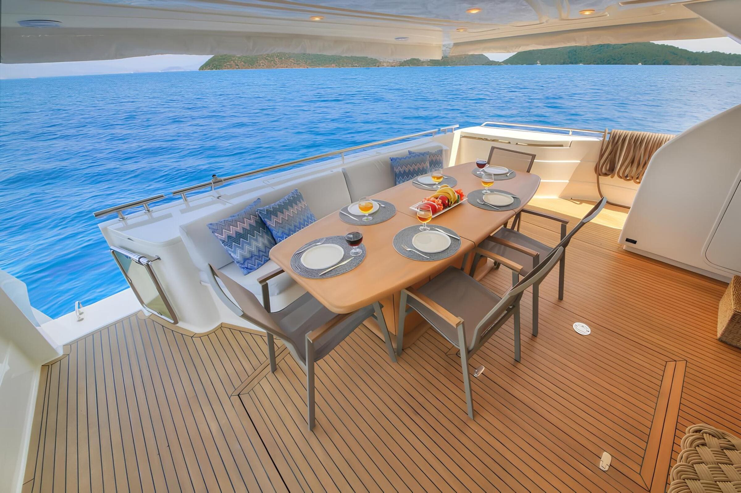 Обеденная зона в кокпите/Cockpit dining area