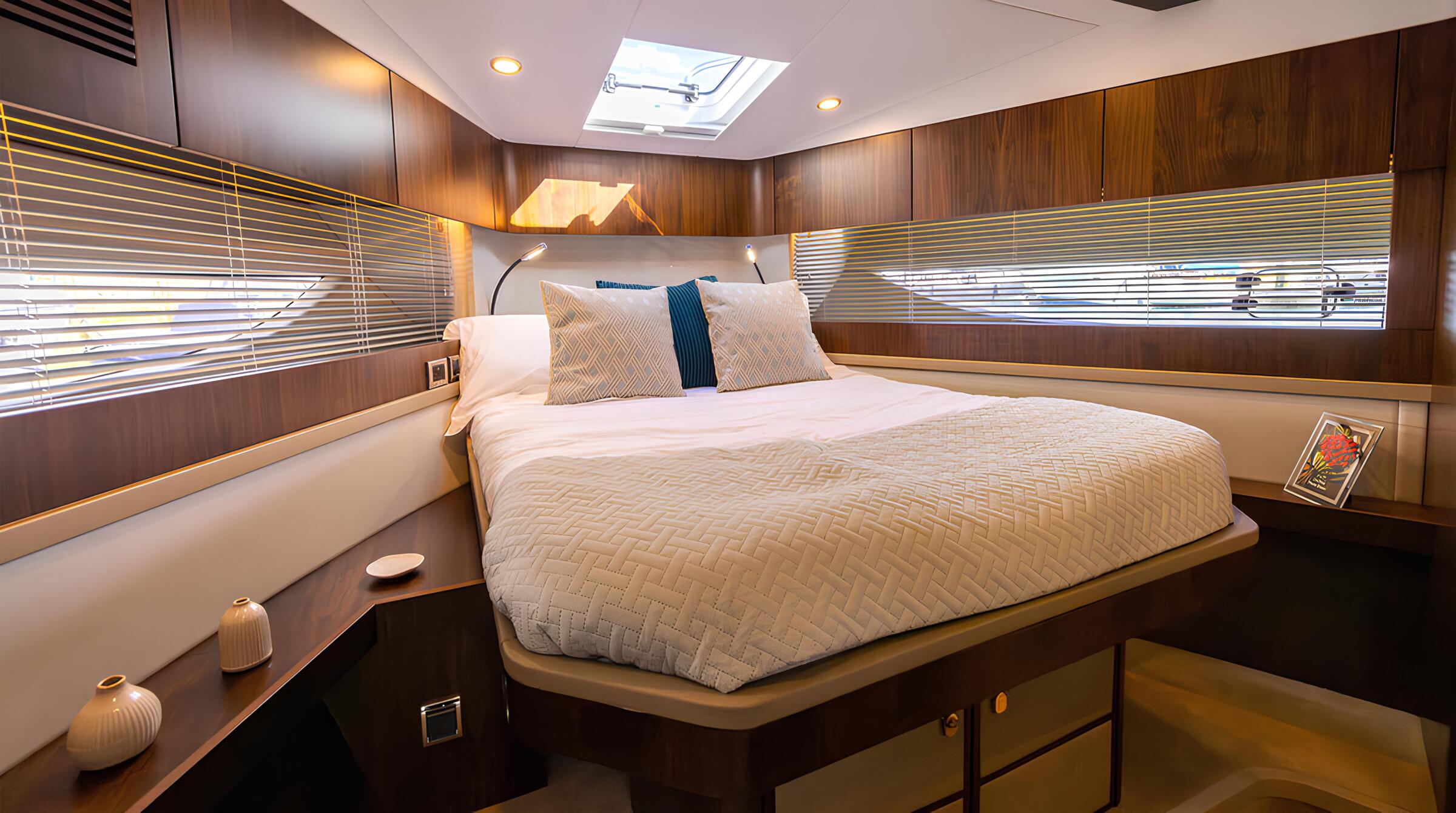 VIP-каюта/VIP cabin