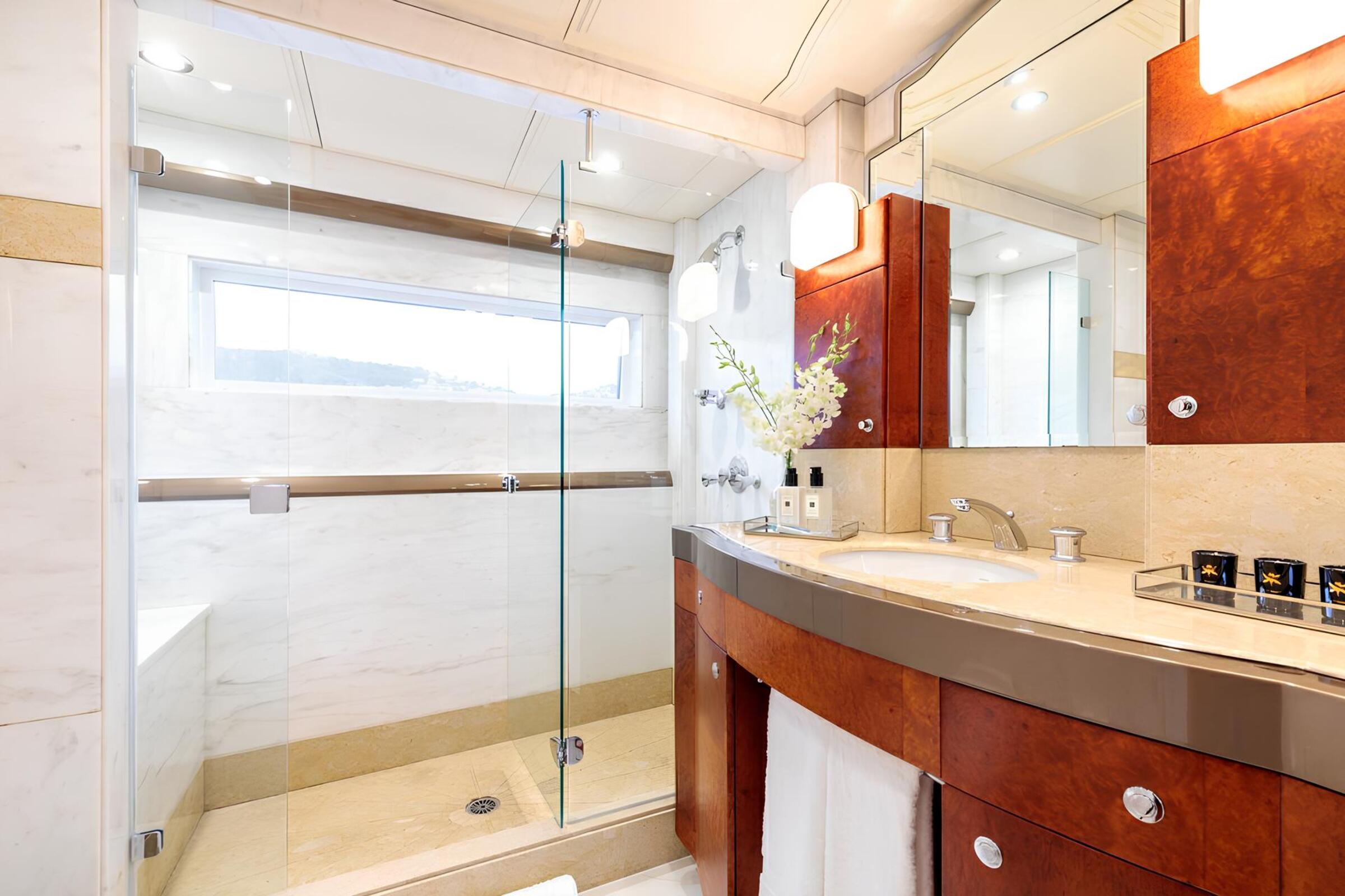 Санузел владельца/Master bathroom