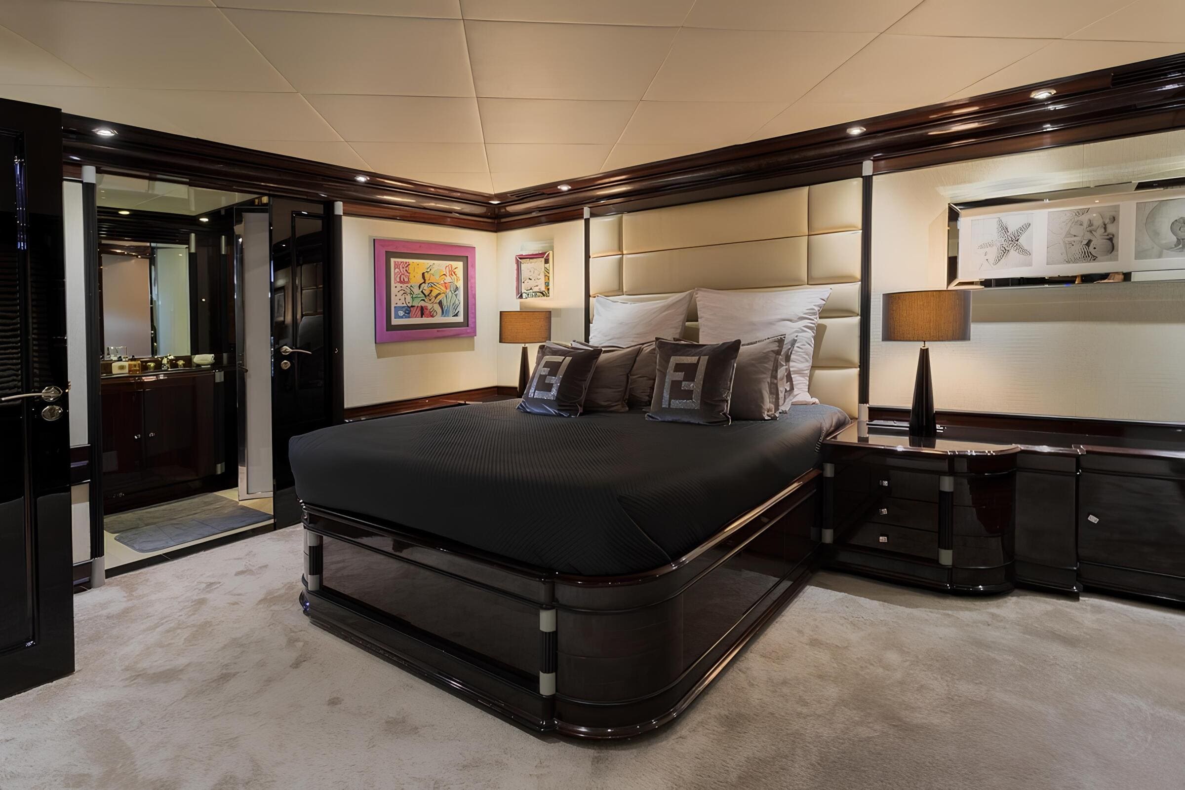 VIP-каюта/VIP cabin
