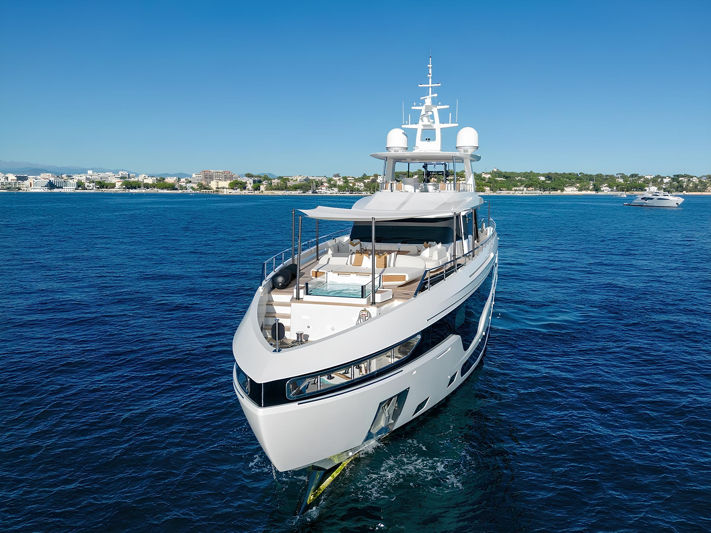 Экстерьер Azimut Gramde 36M MY H/Exterior Azimut Gramde 36M MY H