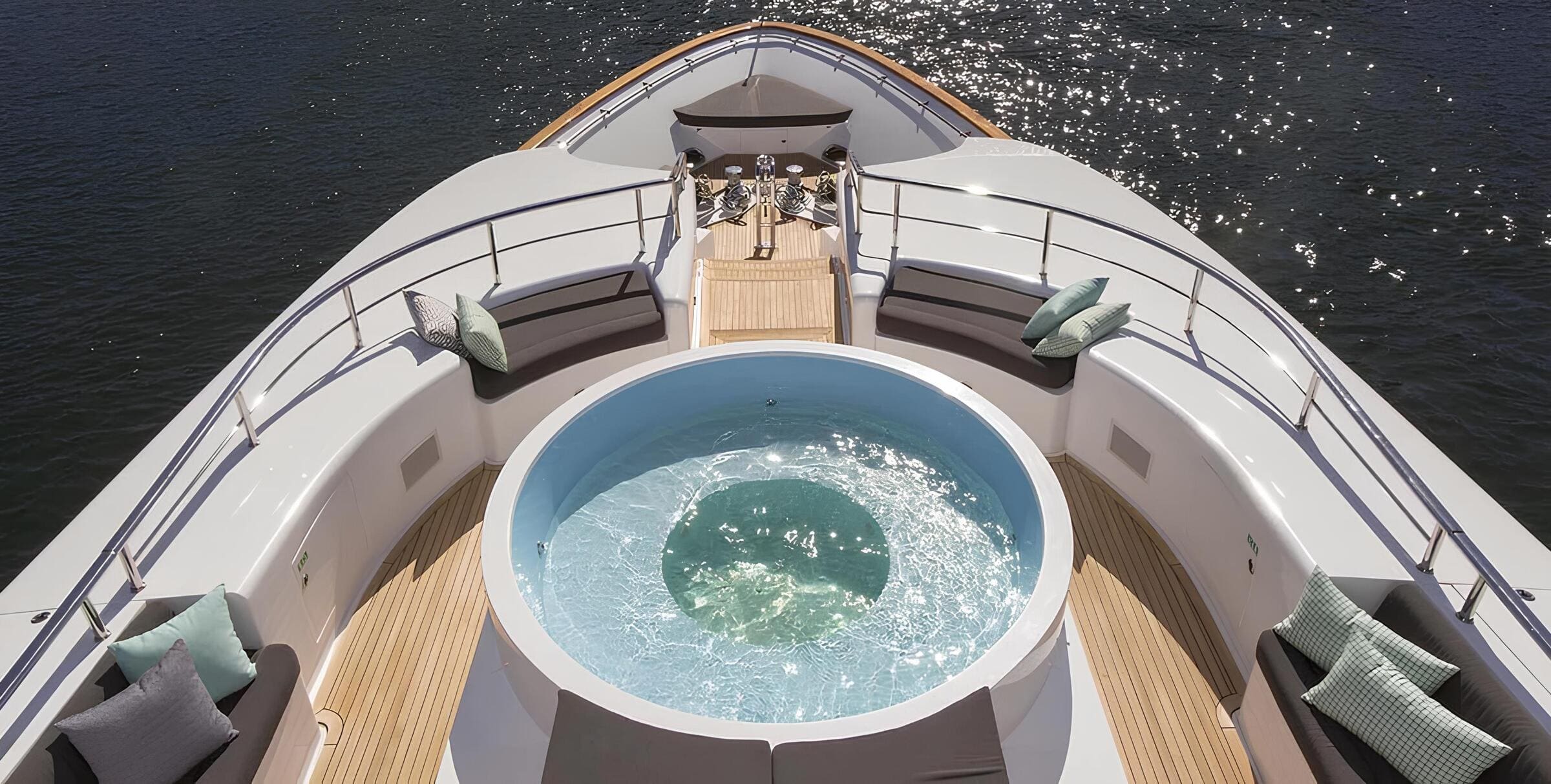 Джакузи на носу/Jacuzzi on the bow