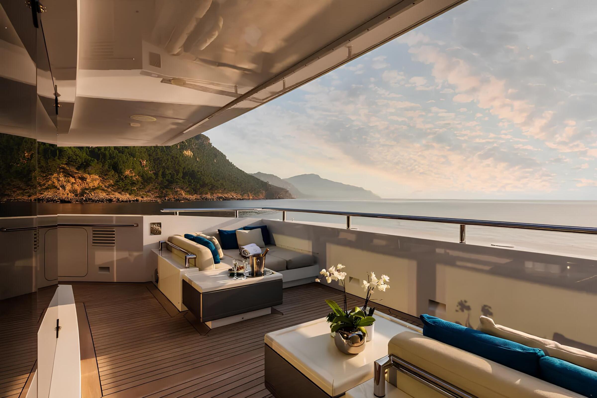 Зона отдыха на корме главной палубы/Aft main deck lounge area