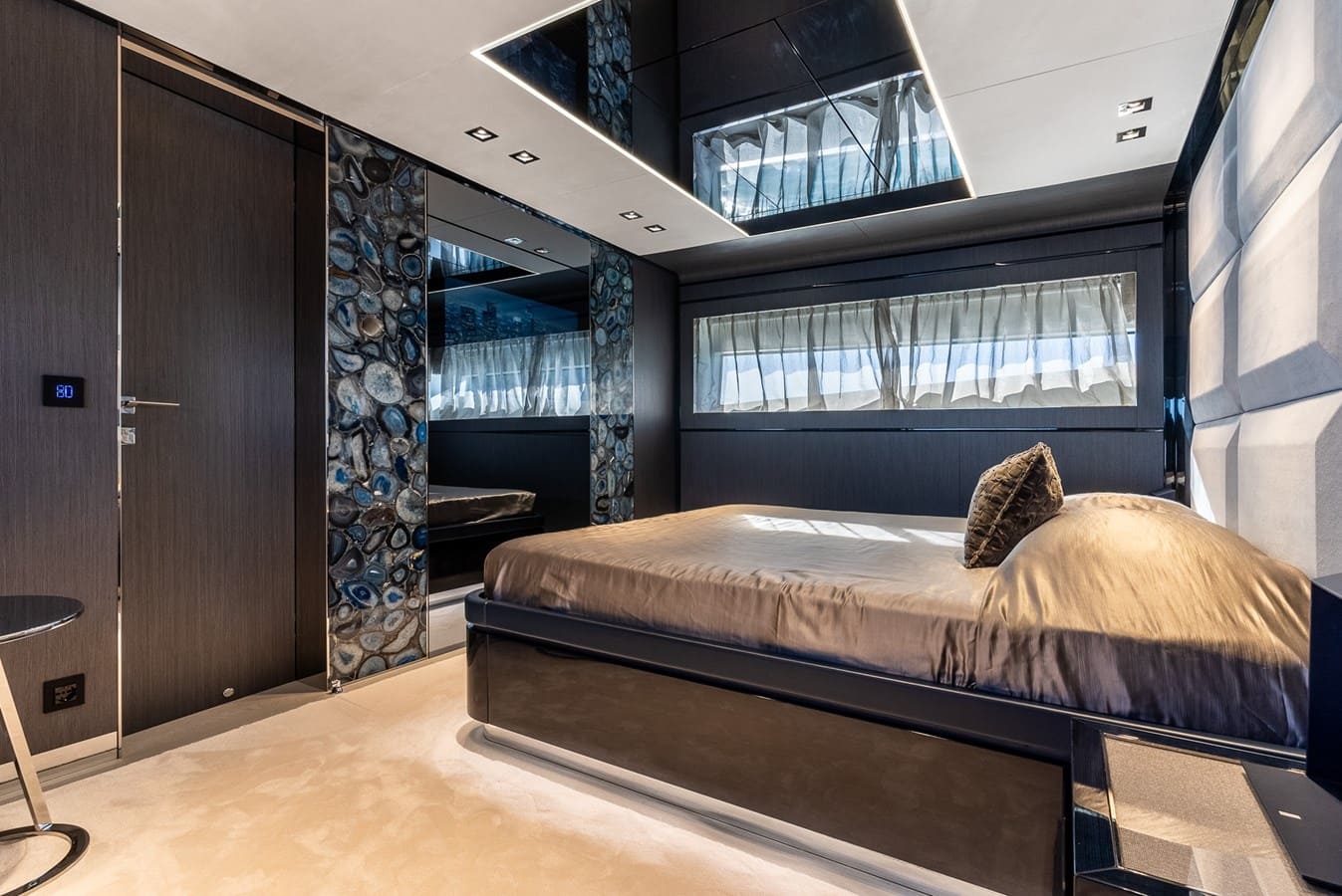 VIP-каюта/VIP cabin