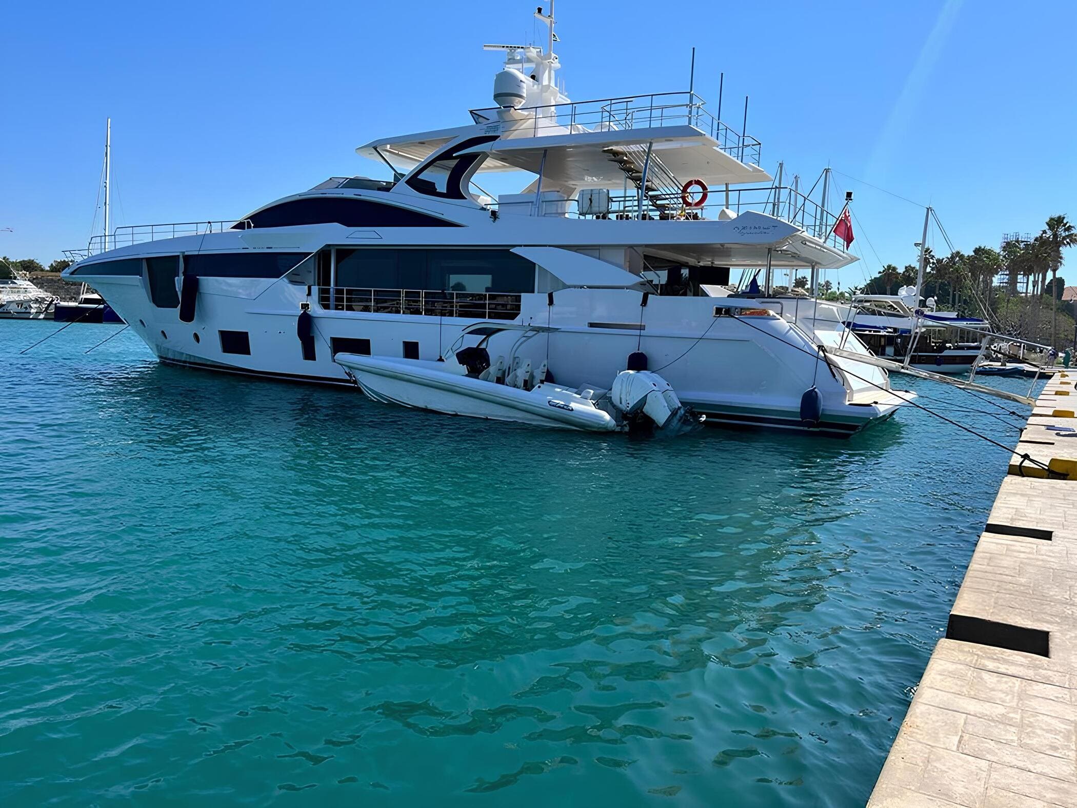 Экстерьер Azimut Grande 35M 2022 MY LOVE T/Exterior Azimut Grande 35M 2022 MY LOVE T