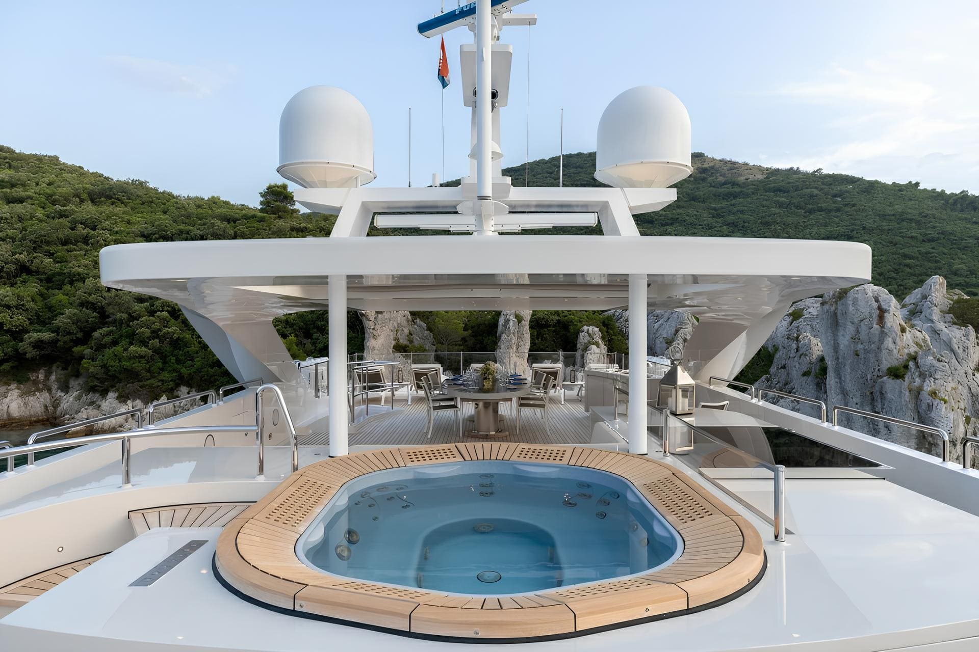 Джакузи на сандеке/Jacuzzi on sundeck