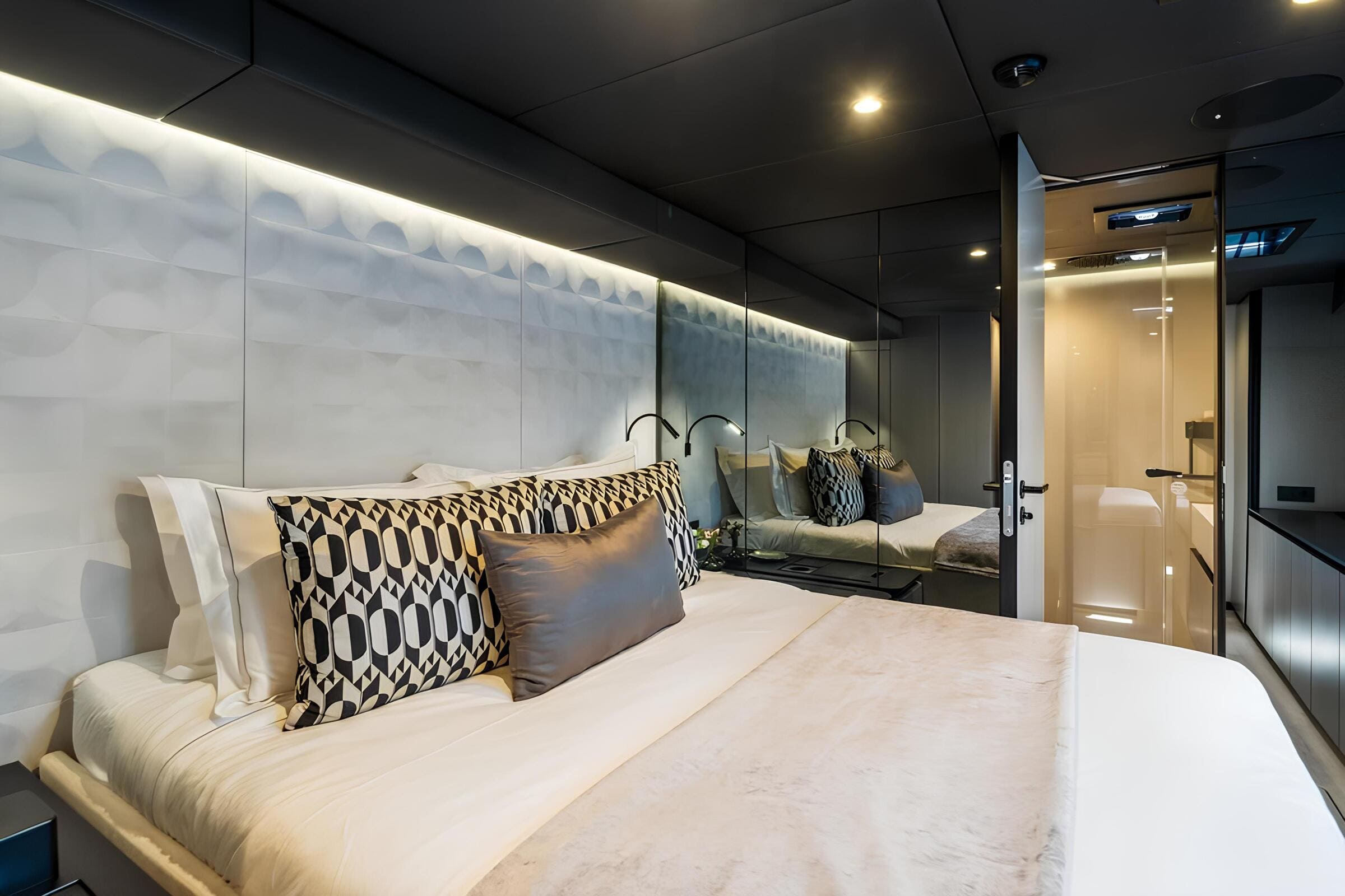 VIP-каюта/VIP cabin