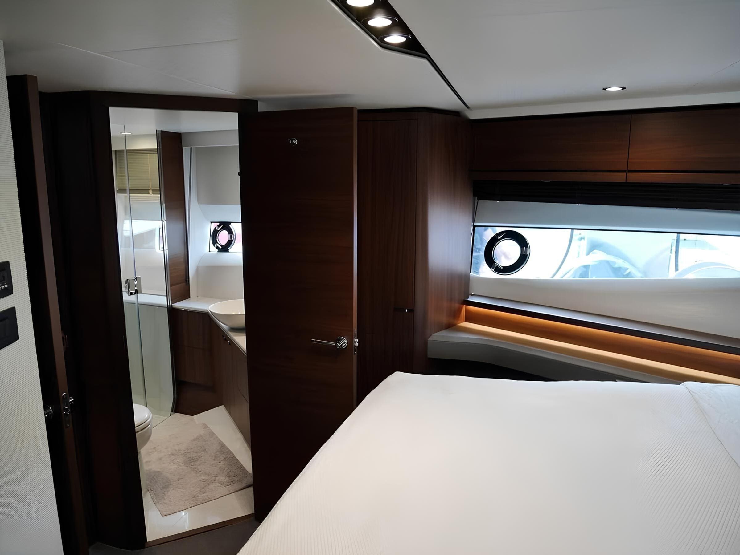 VIP-каюта/VIP cabin