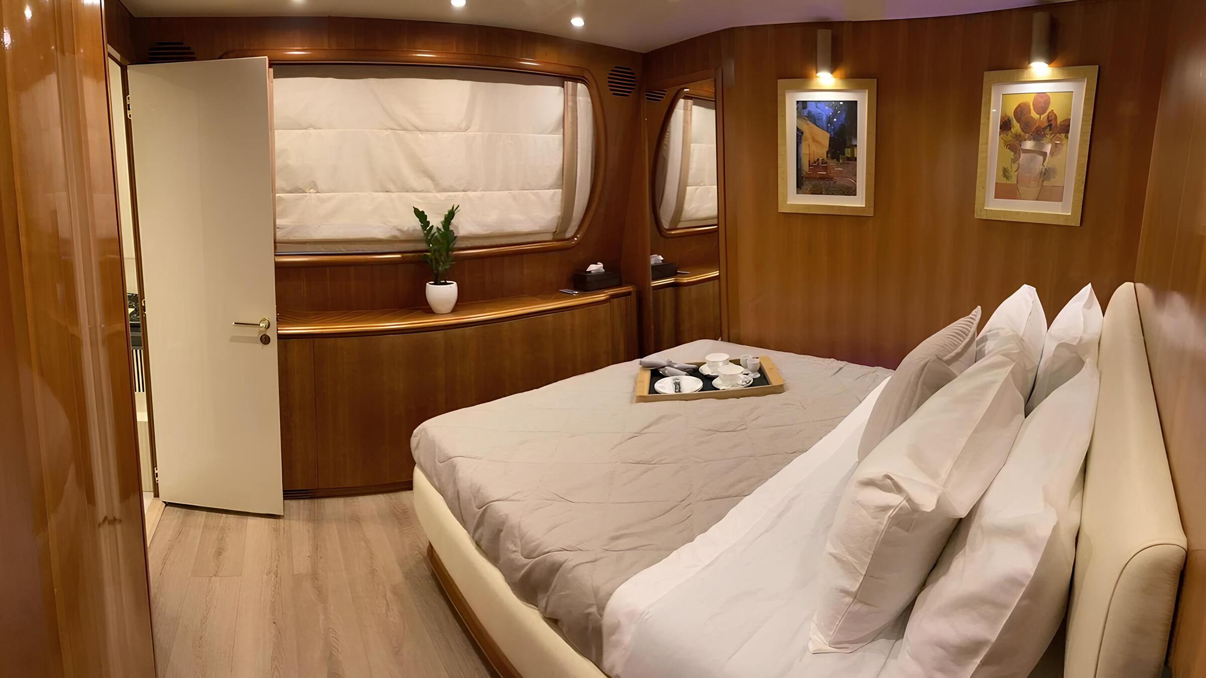 VIP-каюта/VIP cabin