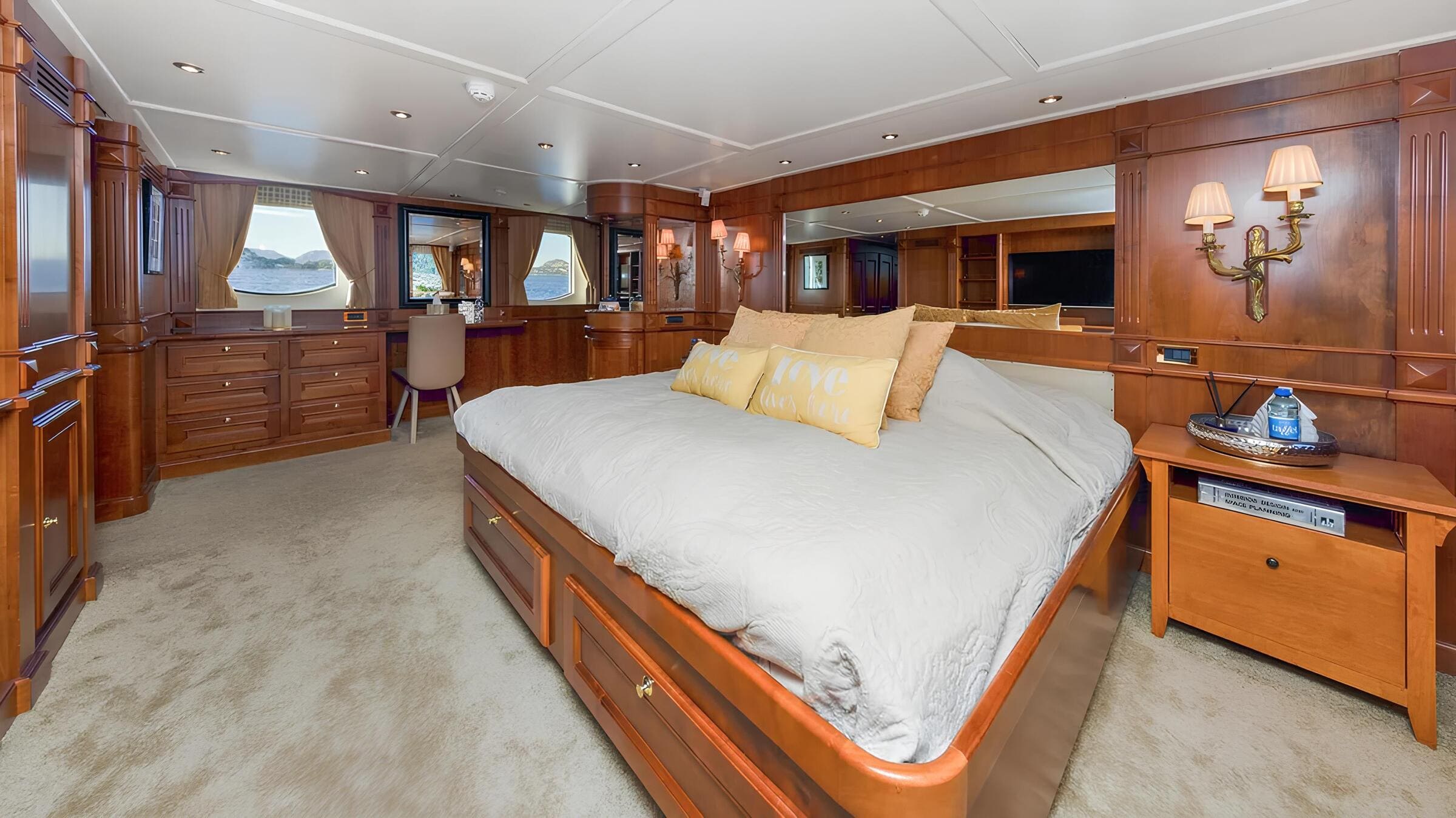 VIP-каюта/VIP cabin