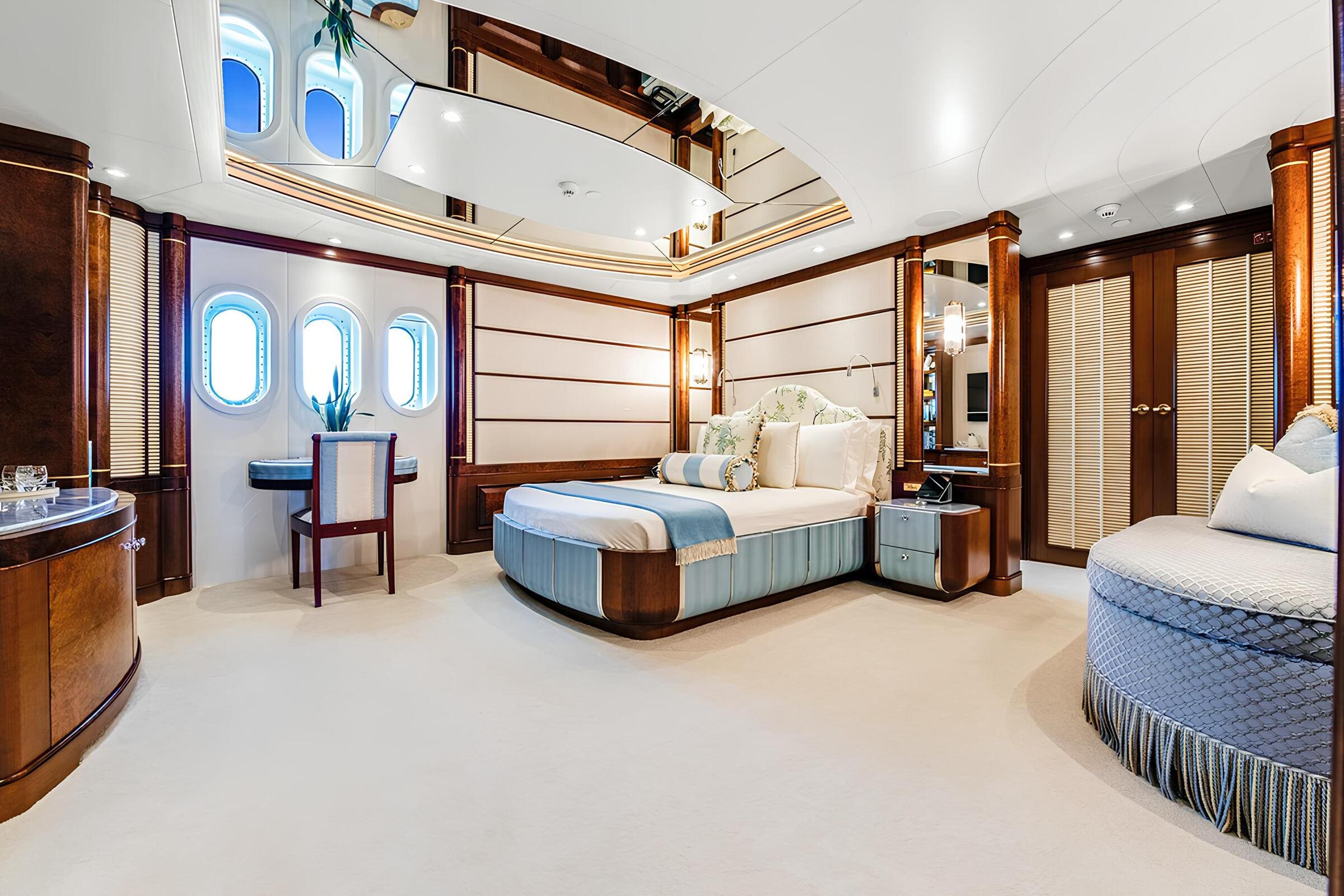 VIP-каюта/VIP cabin