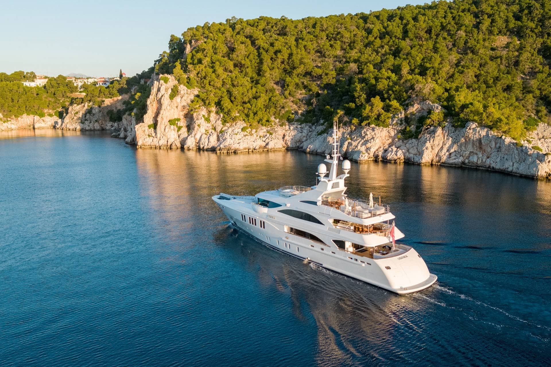 Экстерьер Golden Yachts yacht 