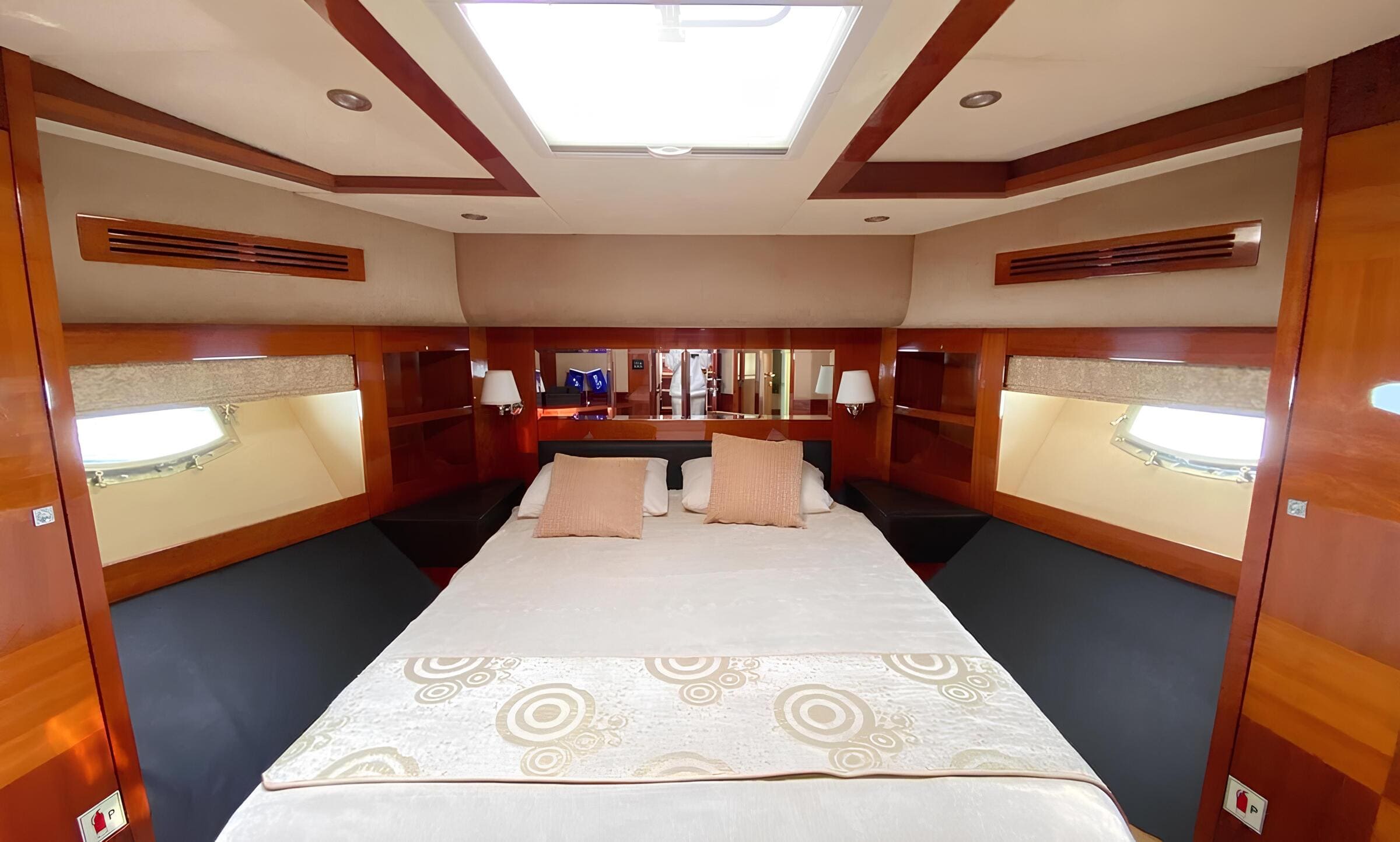 VIP-каюта/VIP cabin