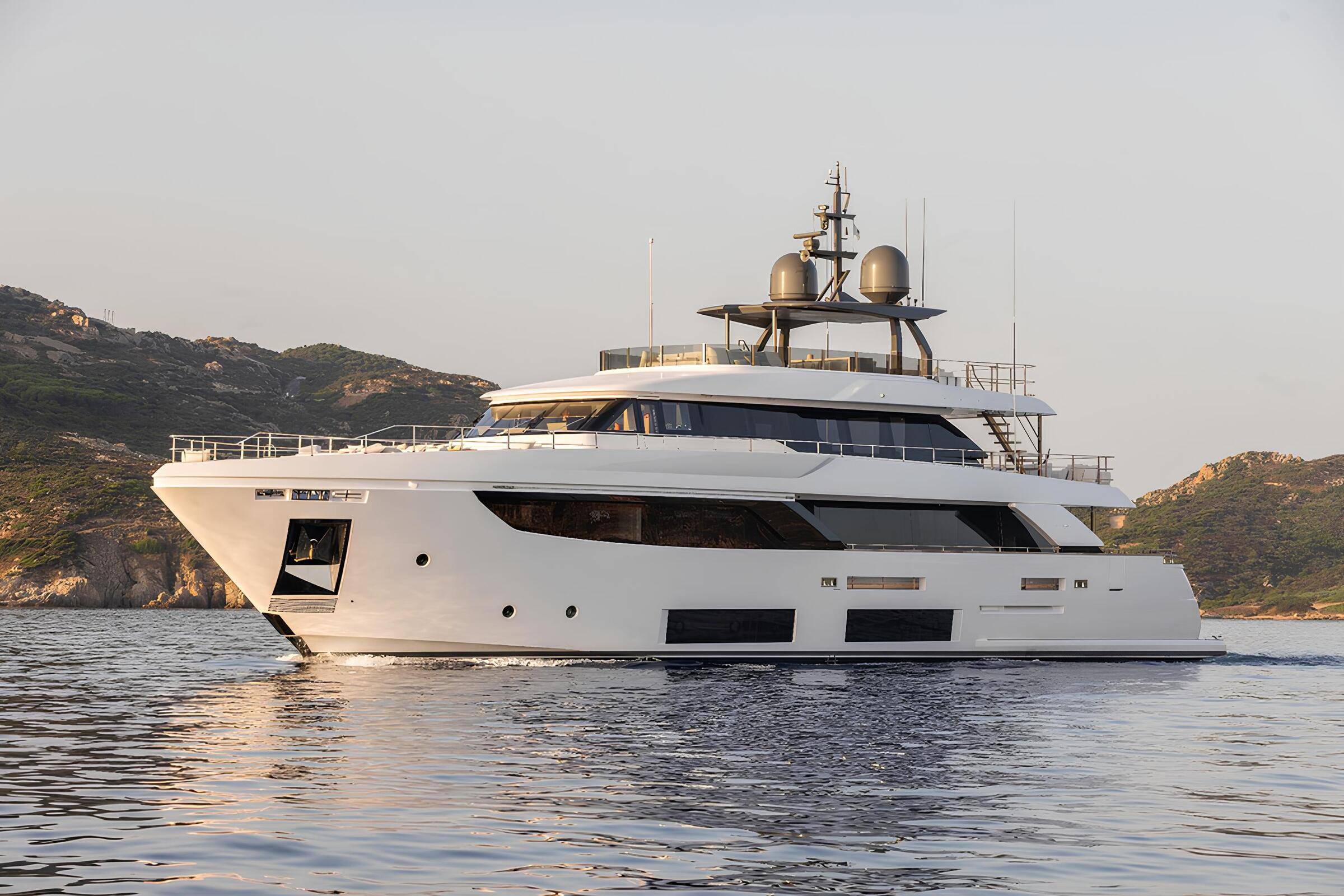 Экстерьер Custom Line Navetta 33 2023 MY BUONGIORNO/Exterior Custom Line Navetta 33 2023 MY BUONGIORNO