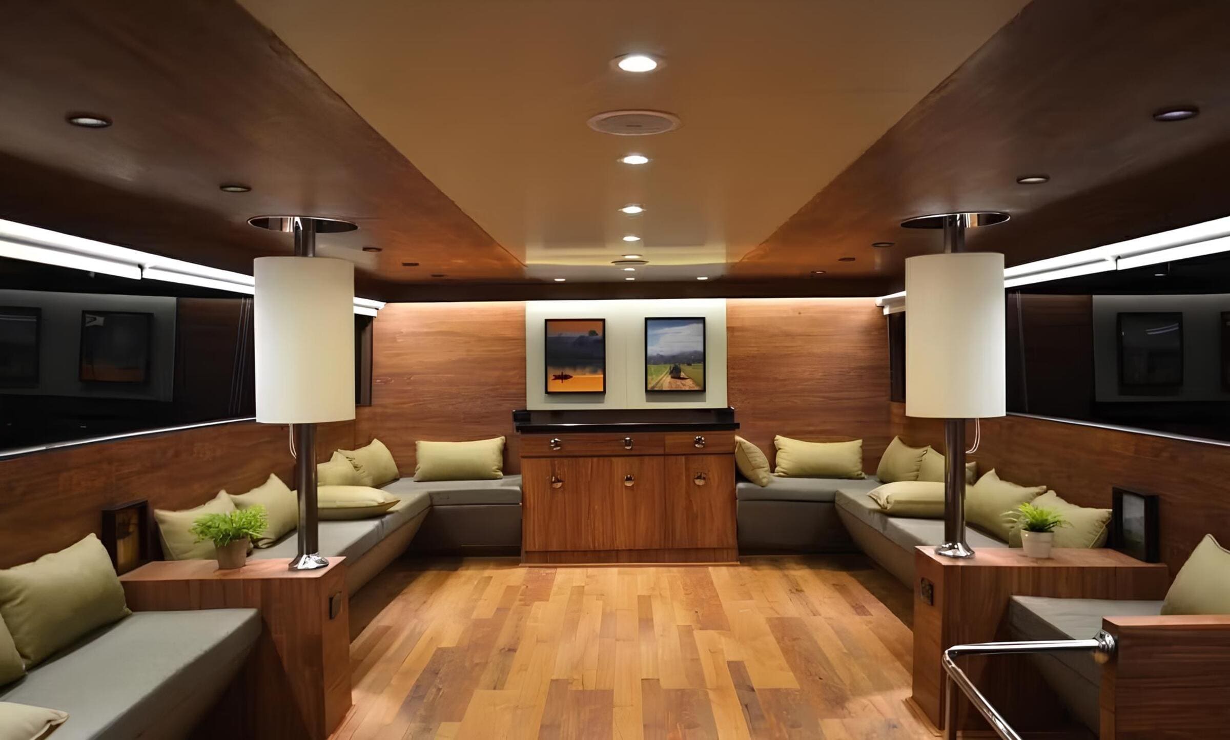 Зона отдыха в главном салоне/Main salon lounge area