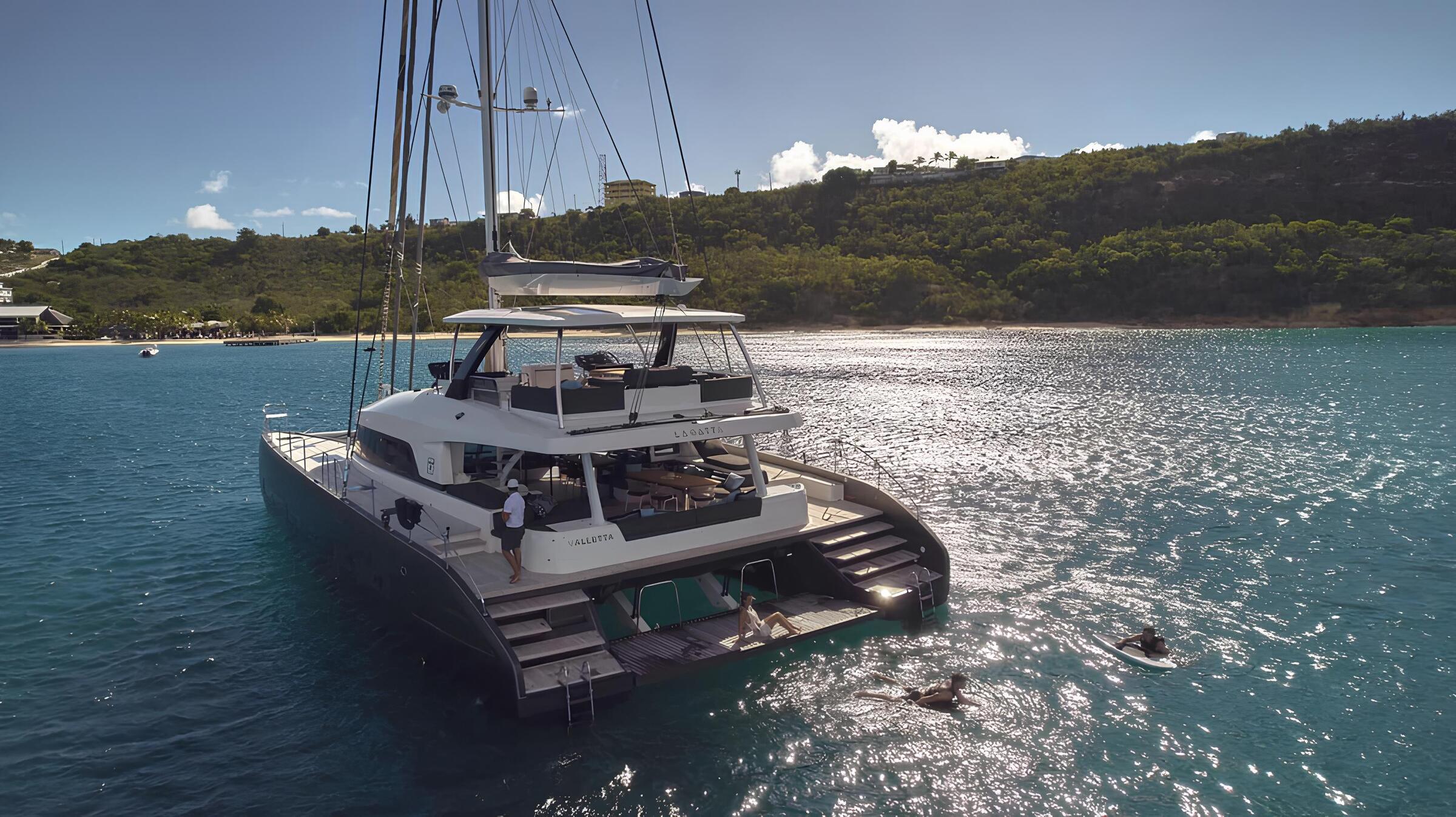 Экстерьер Lagoon Seventy 7 2019 MY LA GATTA/Exterior Lagoon Seventy 7 2019 MY LA GATTA