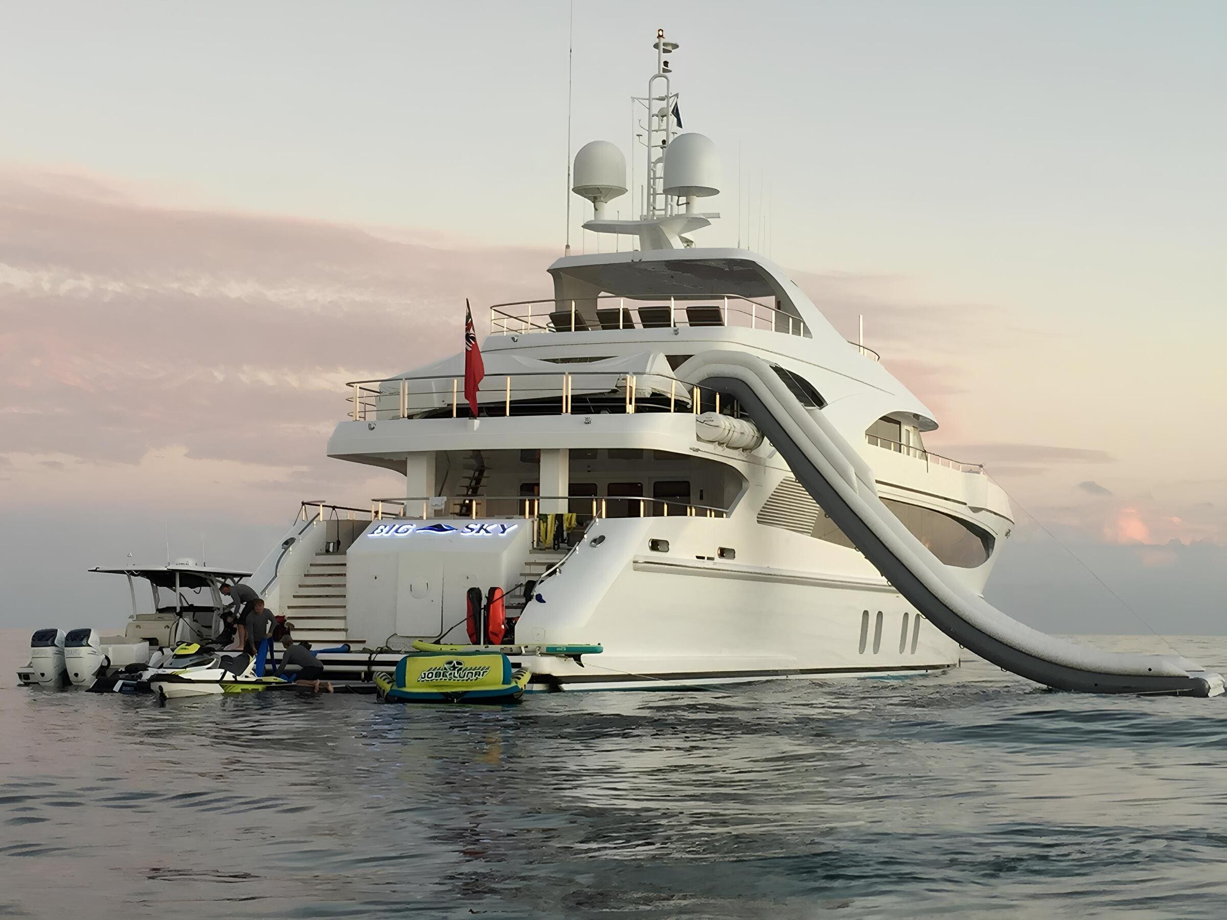 Экстерьер Oceanfast 48M 2010 MY BIG SKY/Exterior Oceanfast 48M 2010 MY BIG SKY