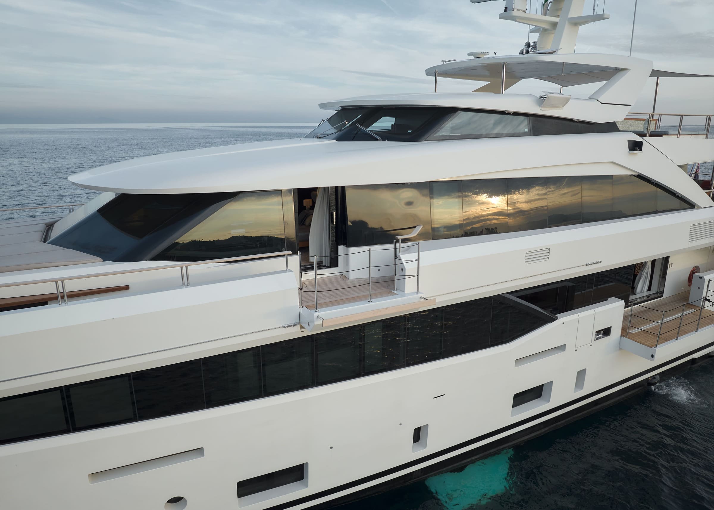 Экстерьер Mondomarine SF40 2015 MY SERENITY/Exterior Mondomarine SF40 2015 MY SERENITY