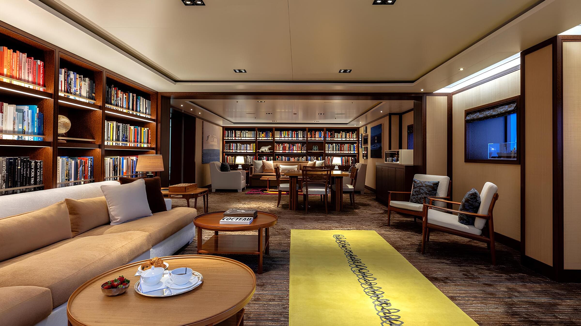 Лобби на нижней палубе/Lower deck lobby
