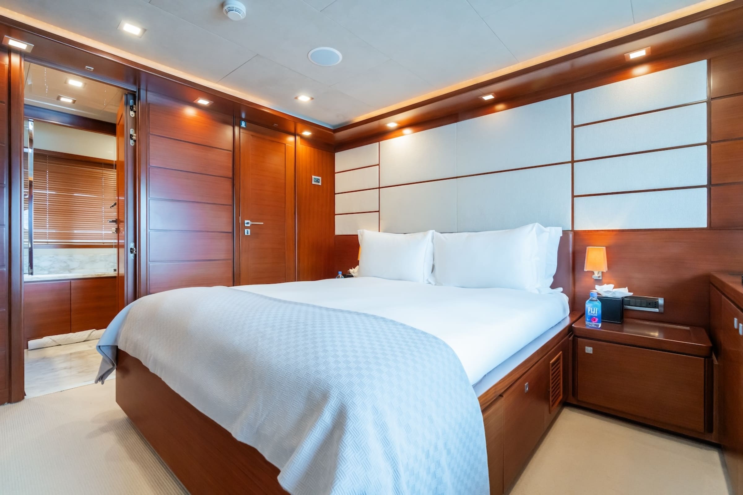 VIP-каюта/VIP cabin
