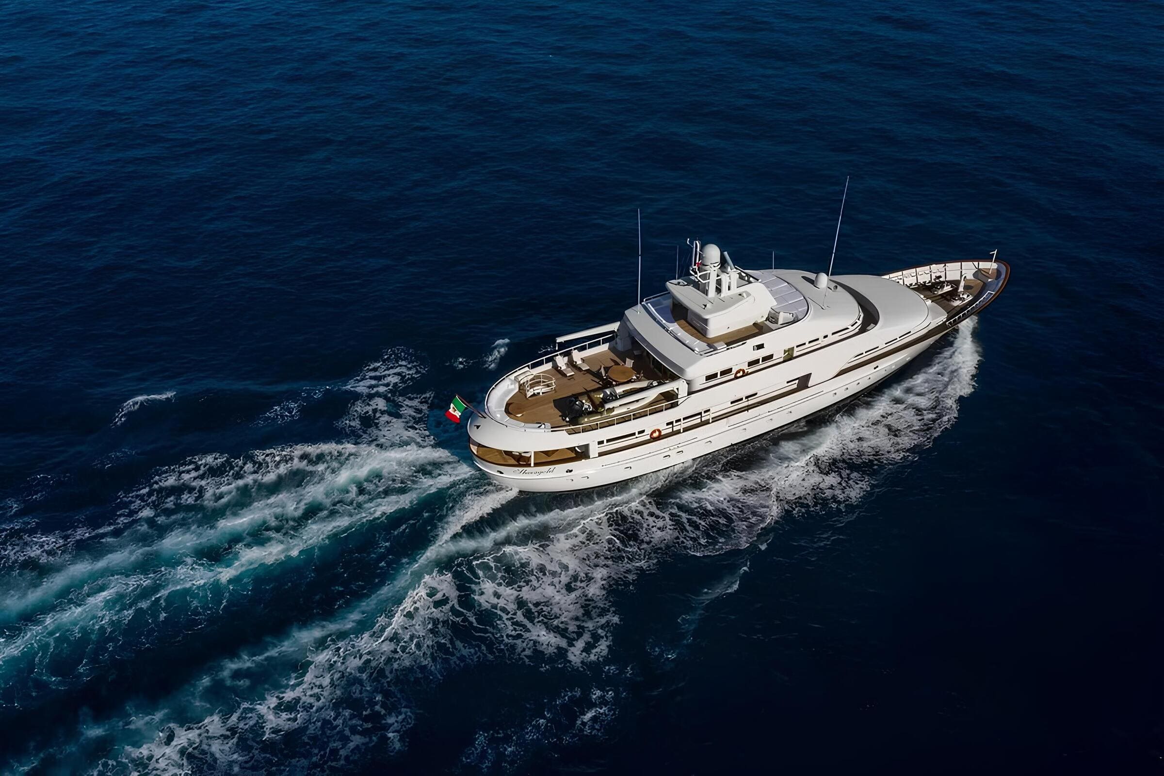 Экстерьер Amels 42M 1987 MY SHEERGOLD/Exterior Amels 42M 1987 MY SHEERGOLD