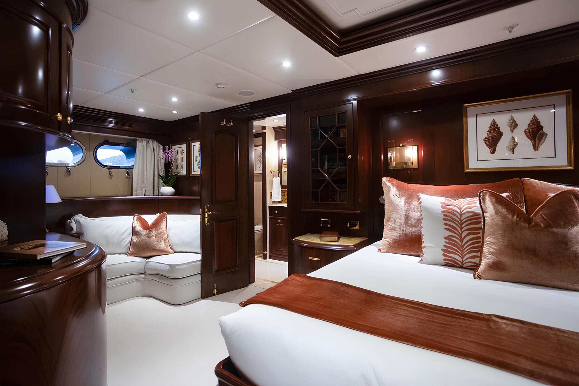 VIP-каюта/VIP cabin