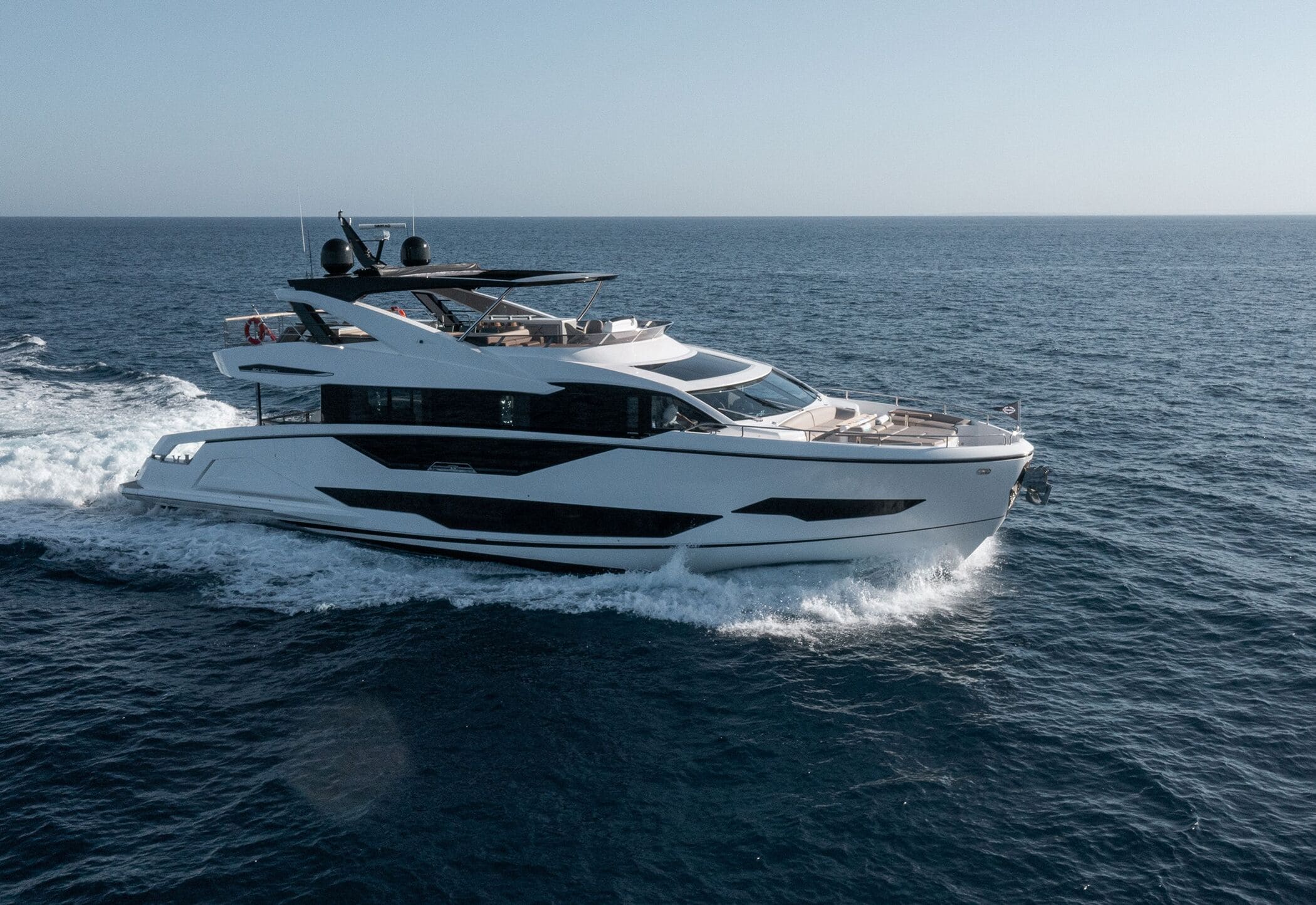 Экстерьер Sunseeker 90 Ocean NEW/Exterior Sunseeker 90 Ocean NEW