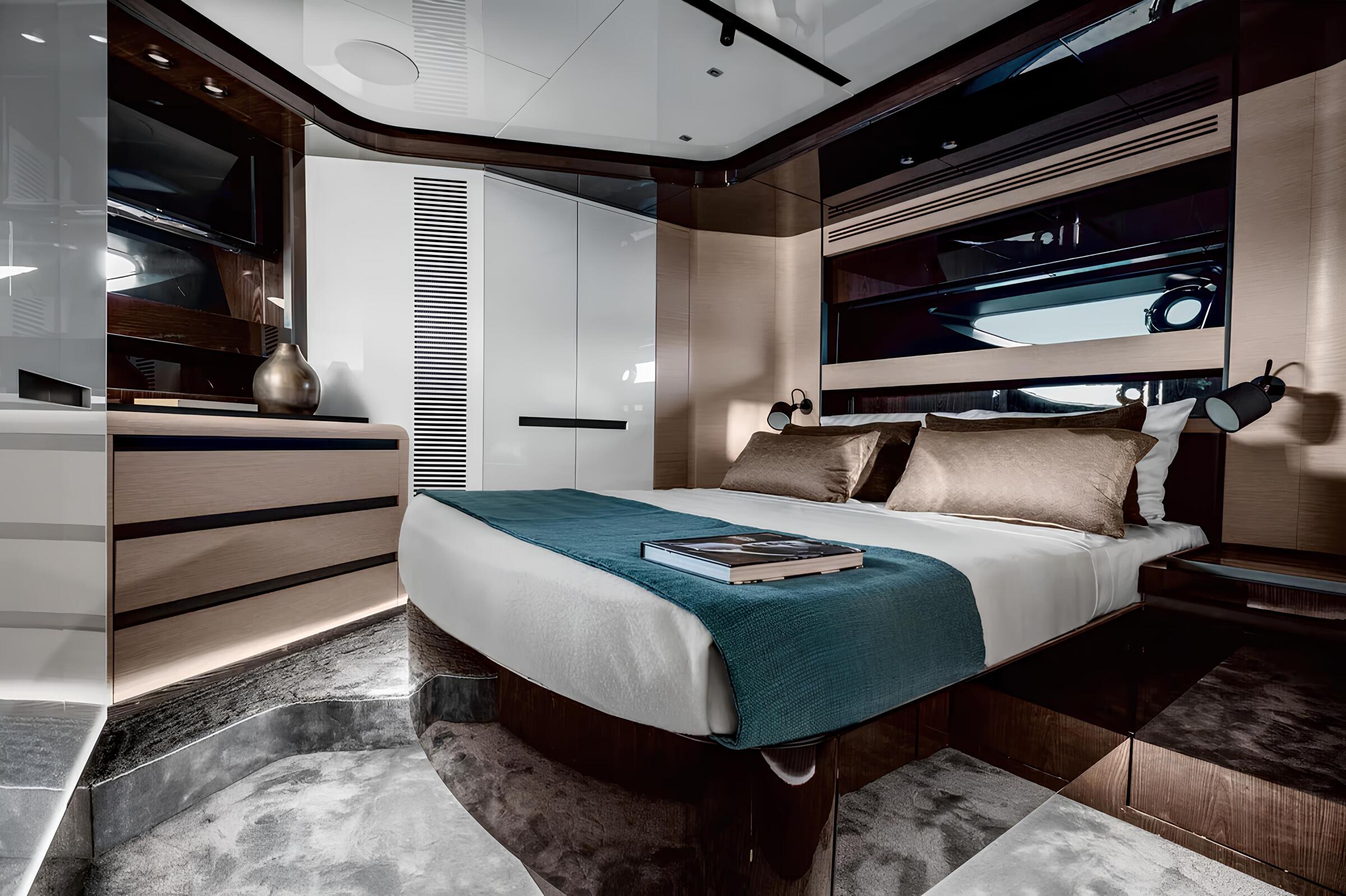 VIP-каюта/VIP cabin