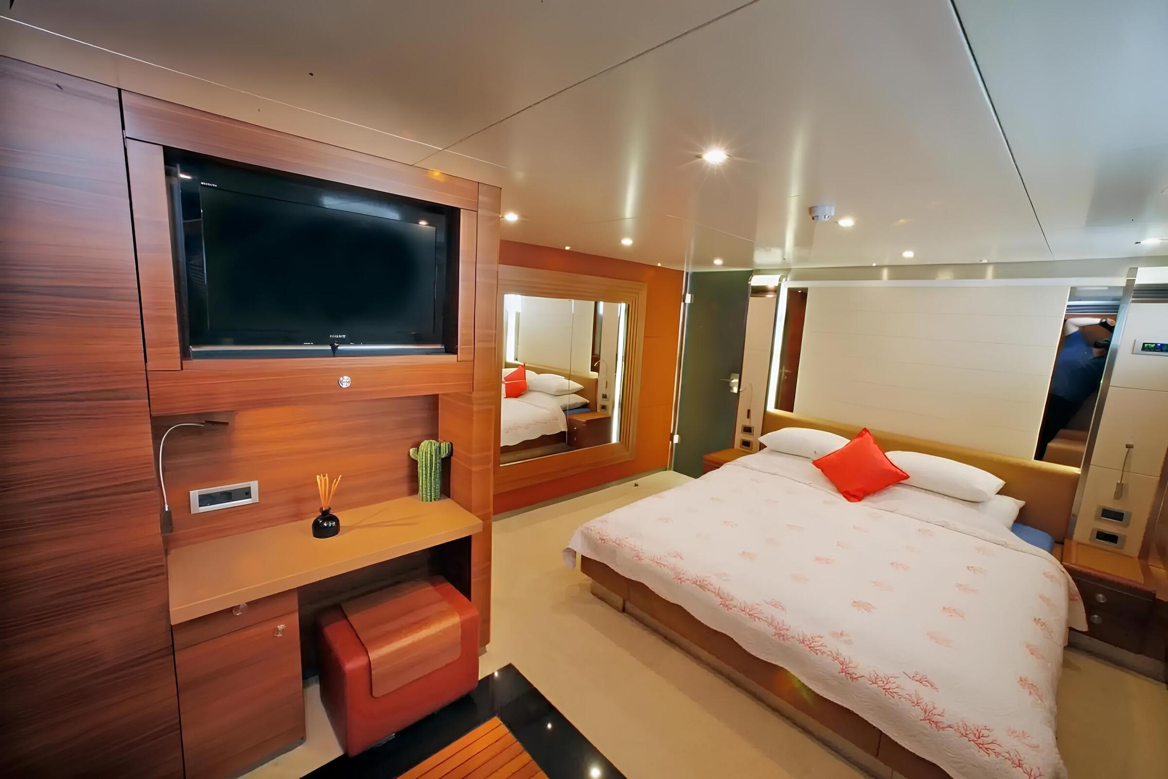 VIP-каюта/VIP cabin