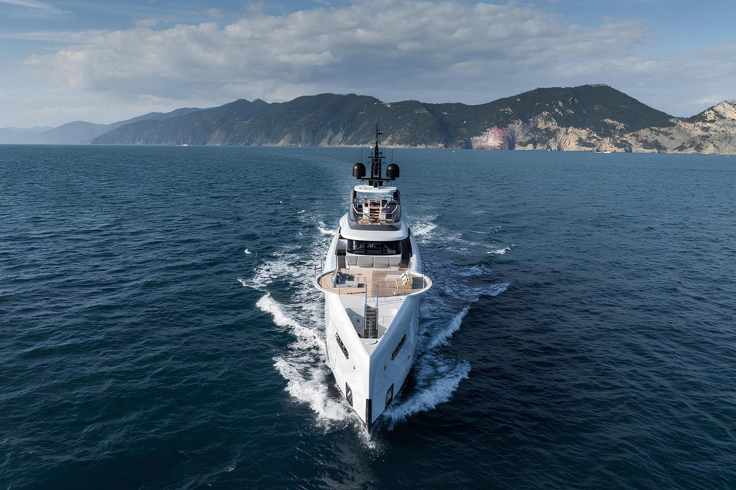Экстерьер Admiral Yachts S-Force 55 2024 SILVER STAR I/Exterior Admiral Yachts S-Force 55 2024 SILVER STAR I