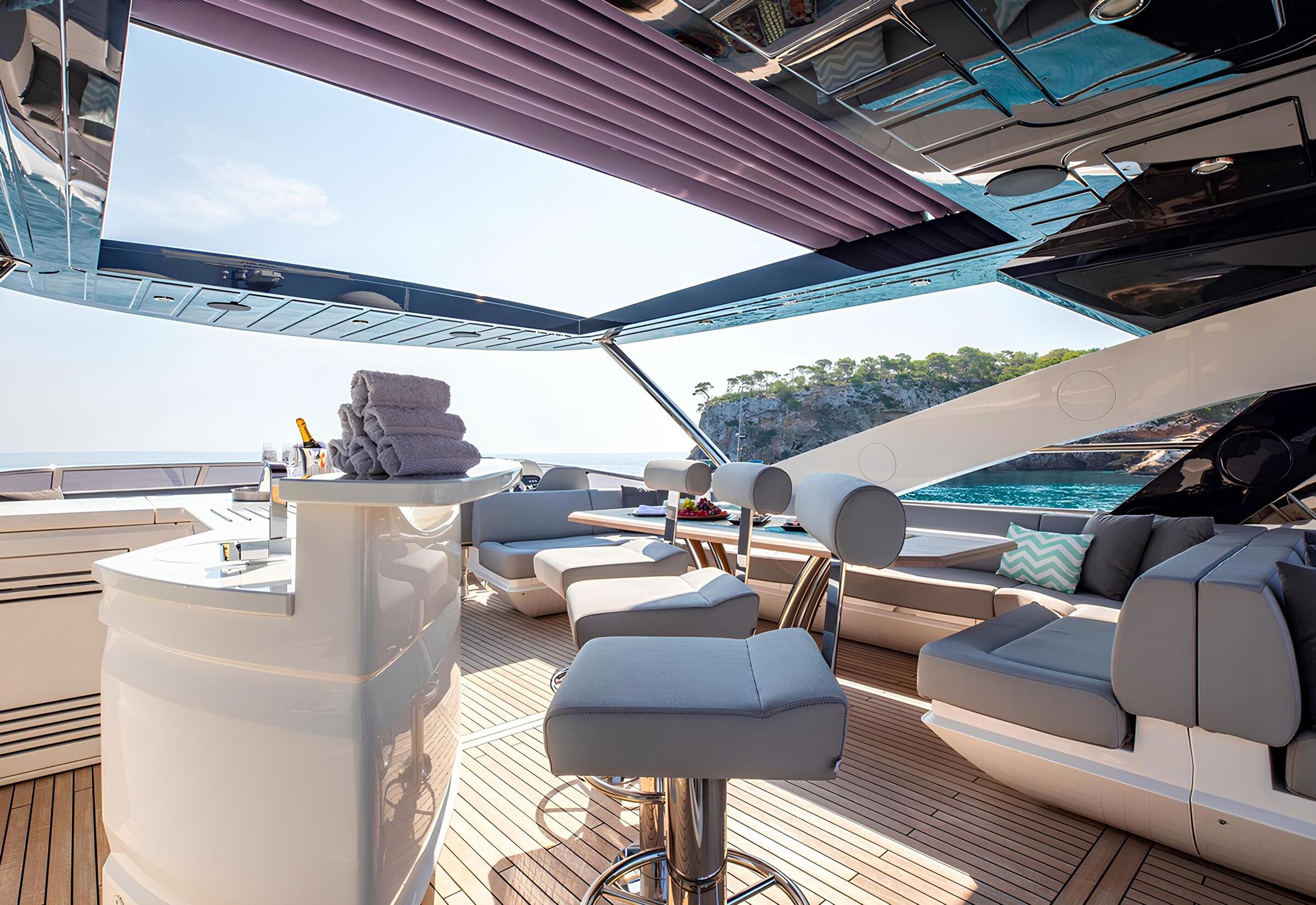 Бар на флайбридже/Flybridge bar