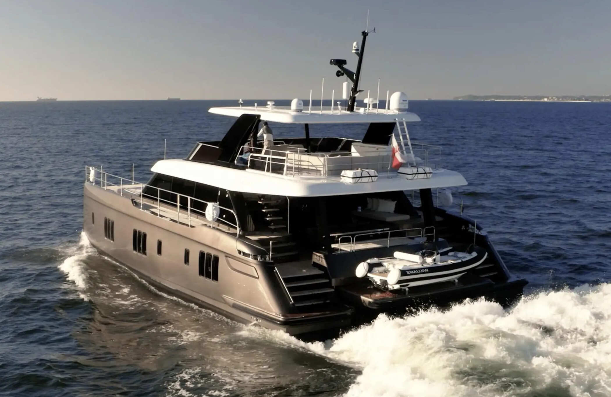 Экстерьер 60 SUNREEF POWER NEW/Exterior 60 SUNREEF POWER NEW