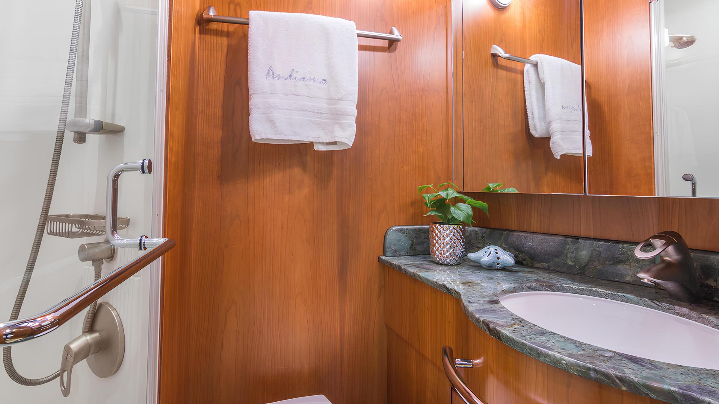 Гостевой санузел/Guest bathroom